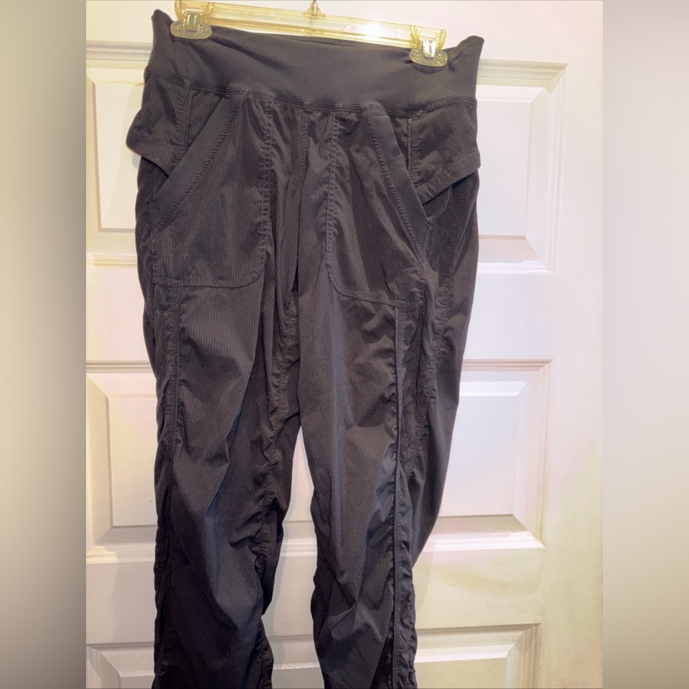 Lululemon Dance Studio Pants Womens Sz 6 Black Relaxed Leg Yoga Athleisure
